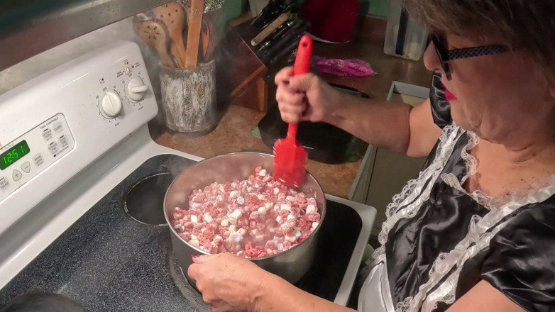 Homesteadmama: Cheryl Cooks a Halloween Treat