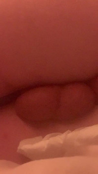 Teen gay viene senza mani dal vibratore