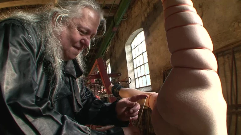 BDSM Deutschland: Maid with Inflated Cunt Gets Fucked with a Candle