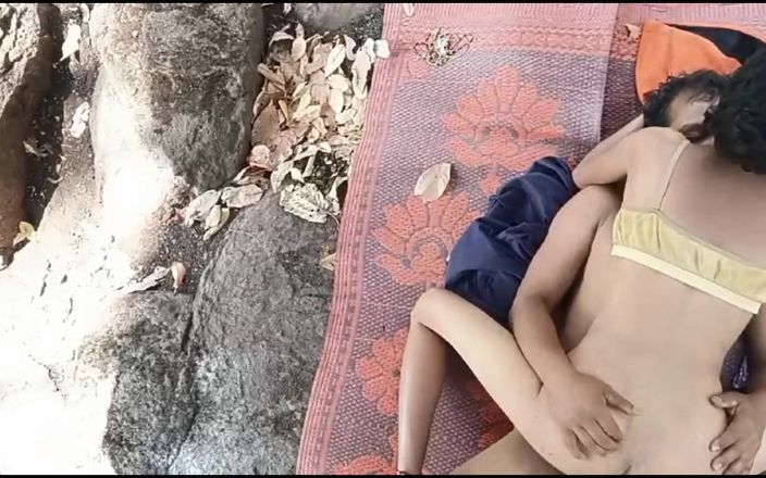 Graju1244: 一个亚洲女孩在丛林中与当地男友狠操，户外重口味啪