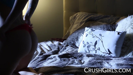 Crush Girls: Crush Girls - Gorąca Jessa Rhodes masturbuje się swoją idealną cipką
