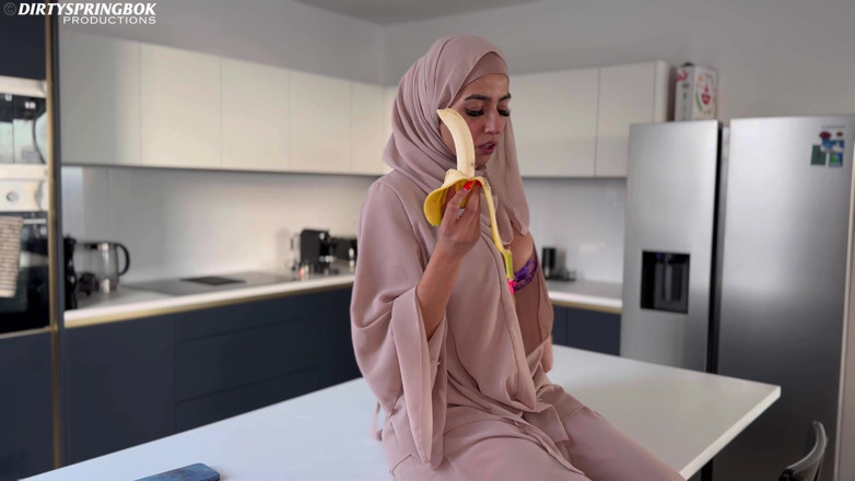 Aaliyah Yasin: 흑인 대물 자지로 금식하는 배고픈 무슬림 소녀