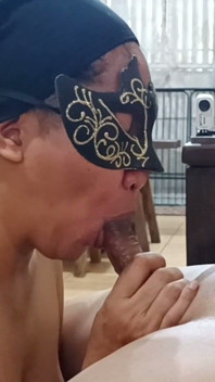 Minha empregada filipina no boquete sensual, porra na boca