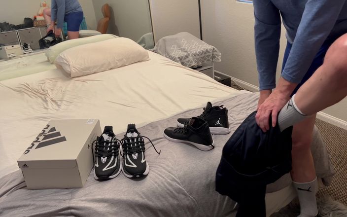 snkrluvr69: Mainin sepatu kenegangan untuk pertama kali, ngentot hot, jilat, crot