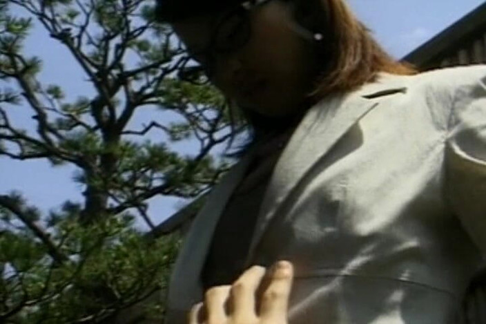 Asian Mature Climax: Brunette Asian Teen Sucking a Big Dick in the Backyard