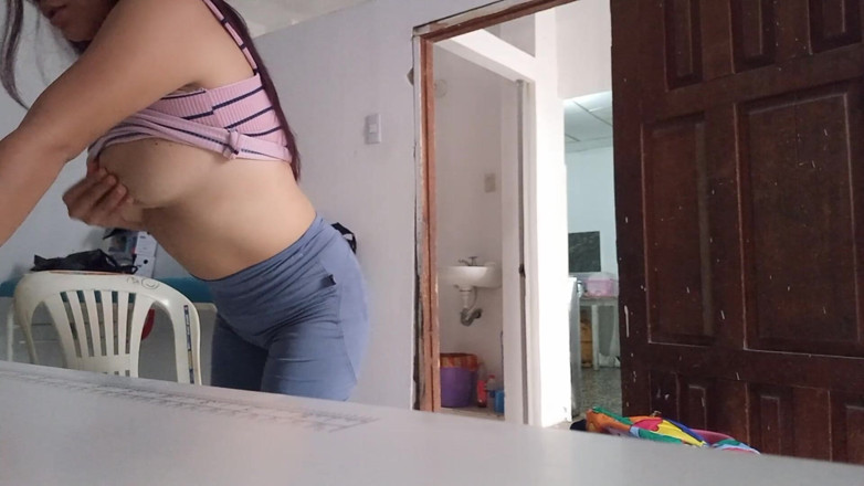 NEGRITA SEXY: JSEM TAK SEXY DOMA, DOTÝKÁM SE MÉHO KLITORISU, ZATÍMCO NATÁČÍM...