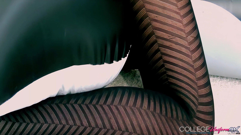 College Uniform: Humping Whales Z Udziałem Danielle Maye