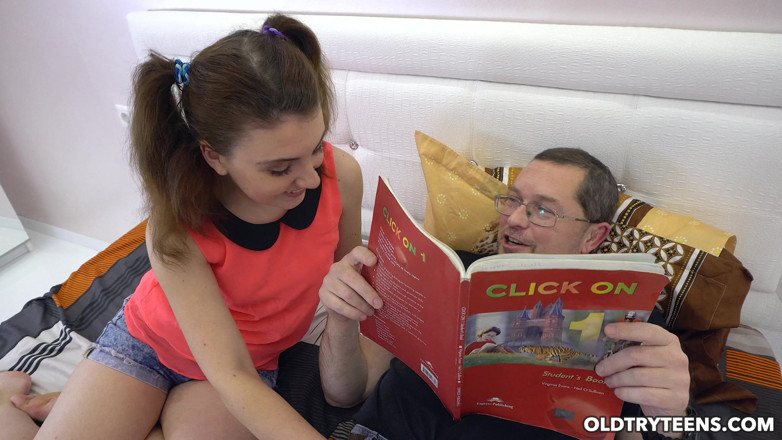 Old Try Teens: La Figliastra Arrapata Ha Scelto Di Scopare Tra Le Lezioni...