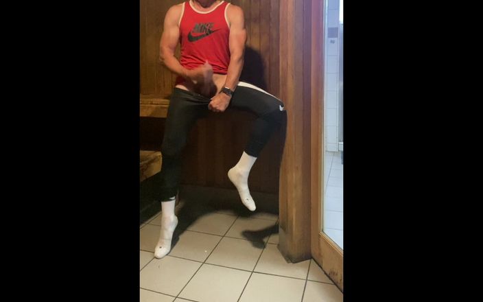 JockDad87: Dilf jockdad87 ist wieder in der sauna geil!