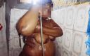 Nazty queen: Naztyqueen se acalmando tomando um bom banho mostrando seus belos...