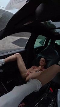 Unbelivable Squirt Piss and Wetting of a Teenager in My Car