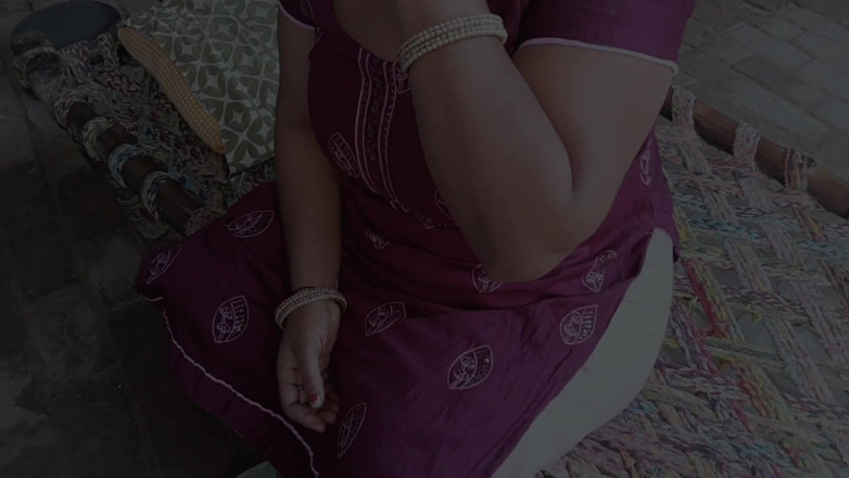 Yourgeeta8899: Hintli köylü kadın borç için ev sahibini memnun etmek için...