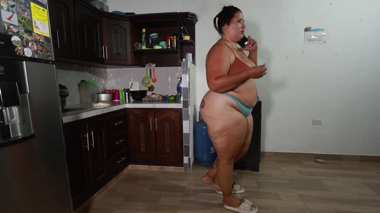 Lexly_16: Muncitor în instalații sanitare fute o fată foarte sexy la serviciu