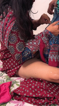 Komal birçok insanın yüzünü göster dediğini söyledi ama bunu üyelerime gösterme lütfen.