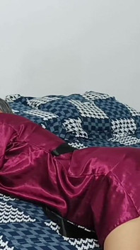 Saya mengongkek ibu tiri seksi saya apabila cuckold pergi kerja, ia mengejutkan betapa sesatnya dia