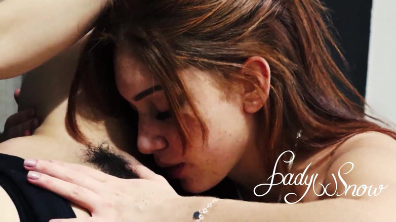 Lady Snow Brasil: Baba吮吸我丈夫的鸡巴，然后我用我的穿戴式假阳具操了她