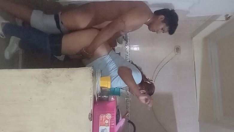 Eatrella j: Huishoudelijk werkneemster alleen met haar werkgever.