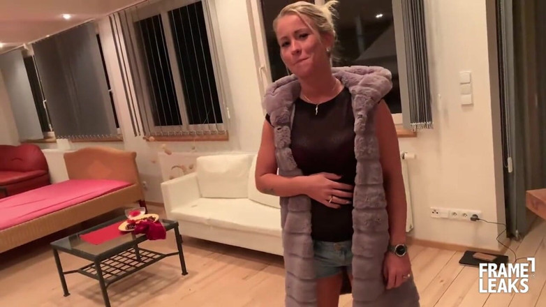 Pinko Club: Diletta секс-видео трахнул в задницу большой член Кристиана Клея