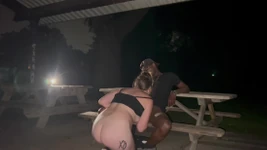 Bigdaddykj, une salope allemande suce une éjac en public