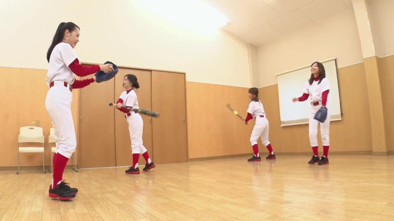 JapaneseAmateur: Zorras japonesas de béisbol follan en fiesta de coños mojados...