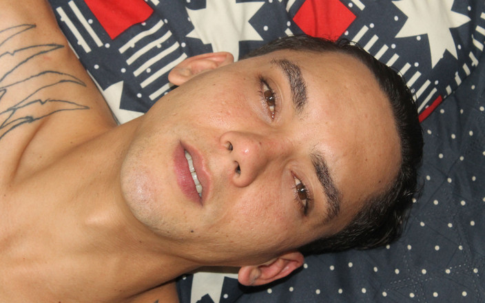 Latino boys porn: Kayser Magnum se masturba 3