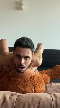 Bermain dengan boneka beruang saya