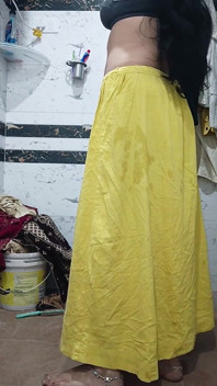 Pertunjukan Badan Gaya Baru Priya Bhabi