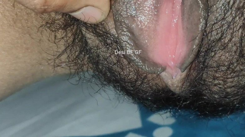 Manoj12015: Mâncând pizda păroasă strâmtă a iubitei și futând tare și sugând pizda