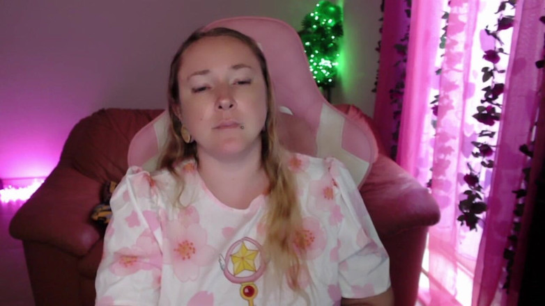 Kisicaxx: Kontol hitam besar memuja pembicaraan kotor