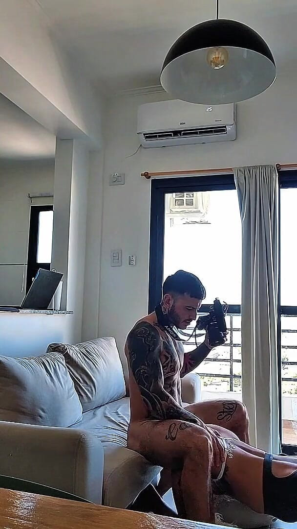 Sweet Anderson: ติดอยู่กับกางเกงขาสั้นของน้องสาวต่างแม่: จากพื้นสู่โซฟาที่ไม่เซ็นเซอร์