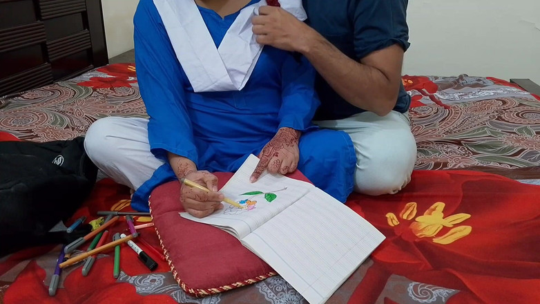 QueenbeautyQB: भारतीय सौतेला भाई ड्राइंग के दौरान हॉट होने के बाद अपनी सौतेली बहन के साथ सेक्स करता है