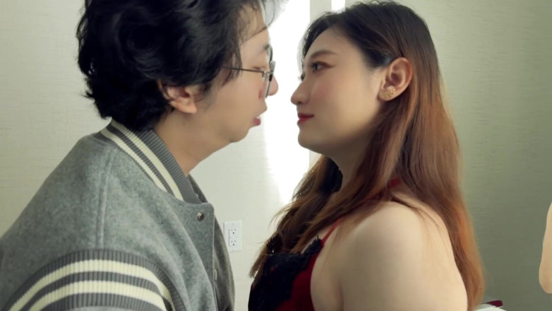 Chloe Lin: Manželka mého kamaráda mě podvedla, když kamarád nebyl doma