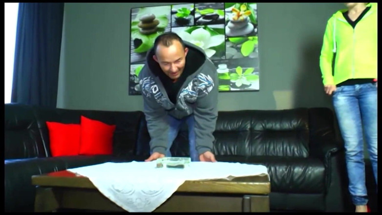 Deutschland porn: Hon säger hejdå till sitt ex och går med den...