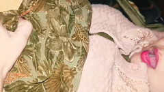 Village studio: Sora vitregă a fost futută de fratele ei vitreg, videoclip...