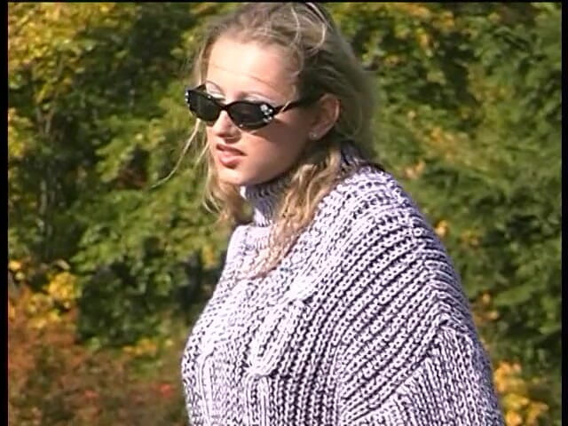 Lucky Cooch: Rondborstig blond poesje gelikt en buitenshuis geslagen