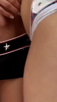 Trío cachondo de rubias cachondas: masturbación con vibrador grande y follada caliente con chico de polla grande
