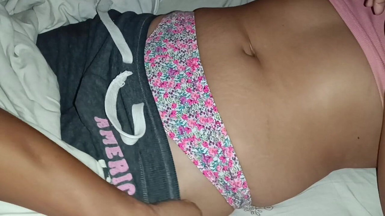Karely Ruiz: 在她体内欺骗肮脏的继父太冒险了！但我们每天独自一人的时候都这样做...