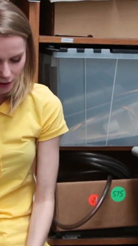 Harte bestrafung für diebische mädchen beim stehlen erwischt - Shoplyfter von Pervz