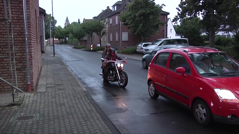 BBW Zone: Cewek semok dewasa nyepong kontol biker