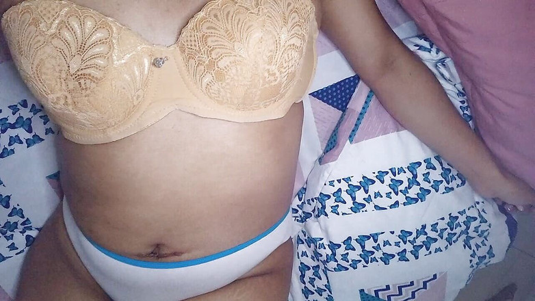 PATY PATY: Nevlastní dcera vstá velmi sexy mluví o šukání a jemně se...