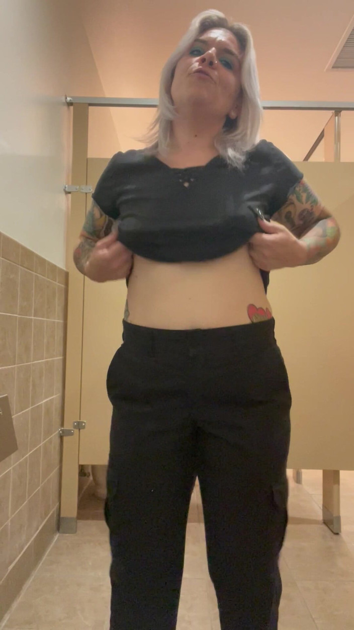 CherryBombBomb: Введення моєї анальної пробки на роботу