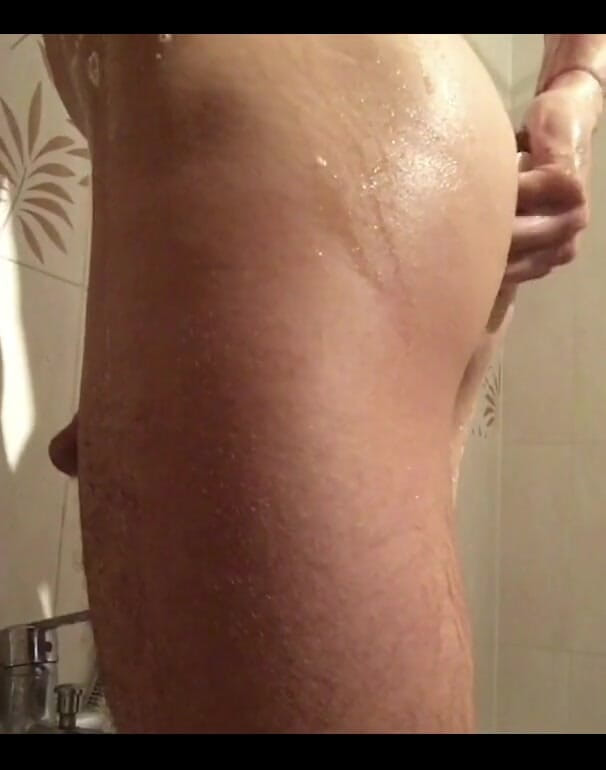 Twohotb: Do You Want a Take a Shower with Me?