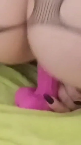 WildFlawiii: Horny MILF Fucks Pussy with Big Dildo Orgasms in Sexy...