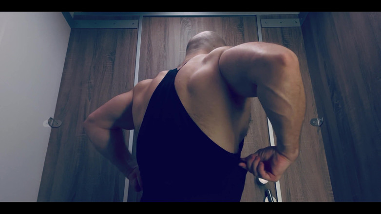 Mister Stone: Respiração dura, perfume musculina, veias salientes e músculos