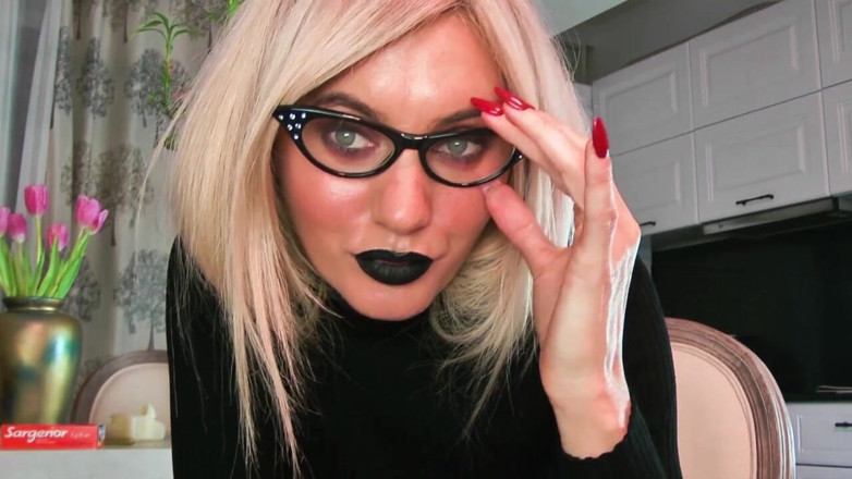 Goddess Celine: Pantyhose Domination