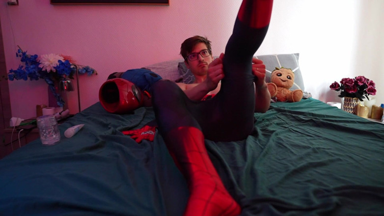 Snauwflake: Snauwflake in Spiderman Costume Jerks His Big and Cums