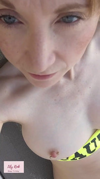 Glissante Quand Une MILF Mouillée, Service De Piscine, Chatte Joue Au Coaching Masturbatoire