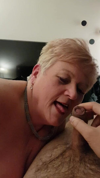 Uk Joolz: Desnuda chupando polla y apretada del vientre