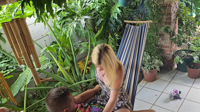 Sparowdox: La fidanzata troia delle vacanze alle hawaii è di sopra