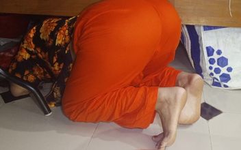 Step Son Fucked Step Mom While She Is Stuck in Under the Bed